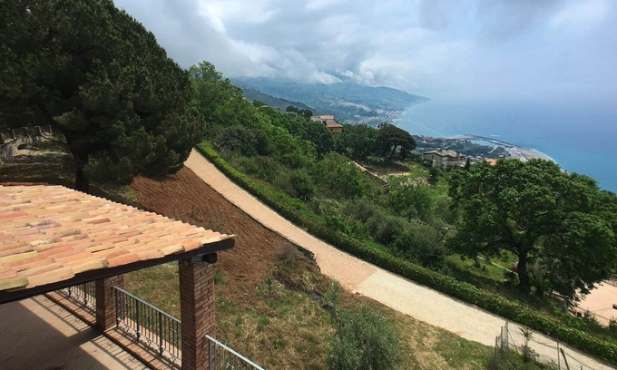 Cetraro Other | Pet-Friendly Farmhouse