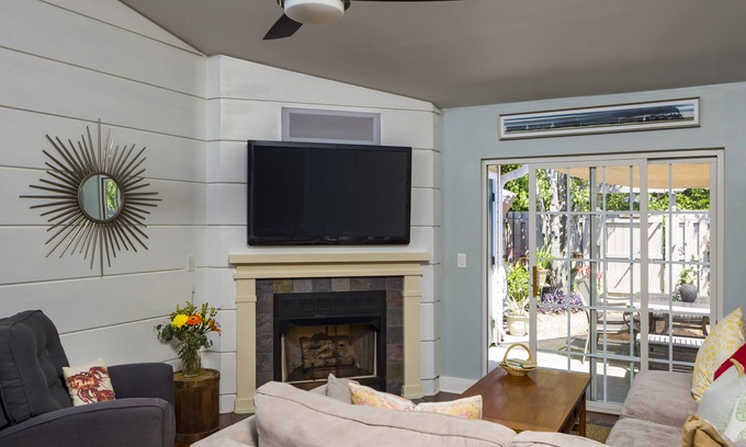 Charleston House | Pet friendly-fenced in yard. Centrally located! Great WiFi!