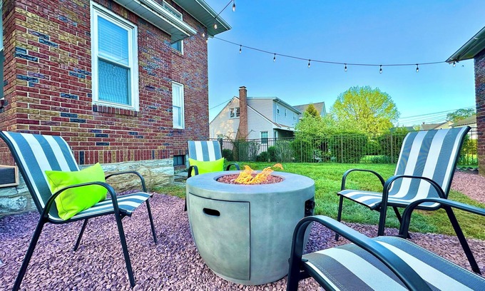 Annville House | Pet Friendly! Firepit & Gameroom- Walk To Restaurants, 15 Mins To Hershey Park!