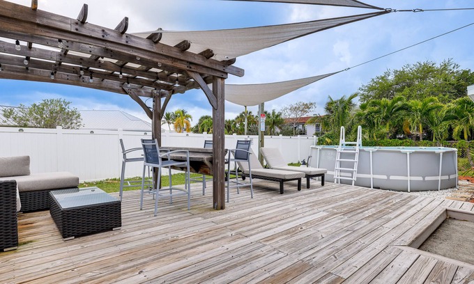 Fort Pierce House | Pet-Friendly Fort Pierce Home w/Pool & Kayaks!