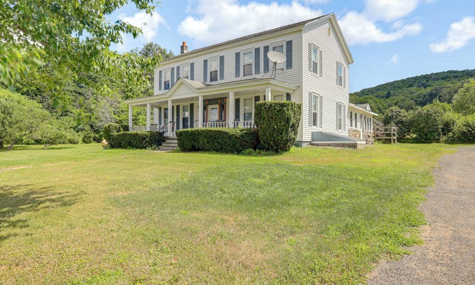 Farmersville Station House | Pet-Friendly Franklinville Farmhouse w/Sunroom!