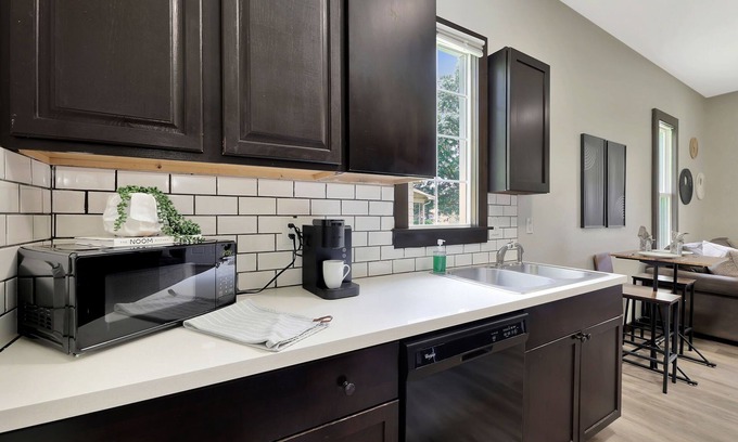 Wichita Cottage | Pet Friendly Funky Bunky