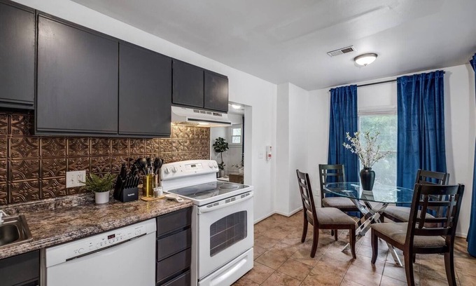 Ypsilanti Apartment | Pet-friendly Furnished Apt Near Emu Free Parking 2 Bedroom Apts