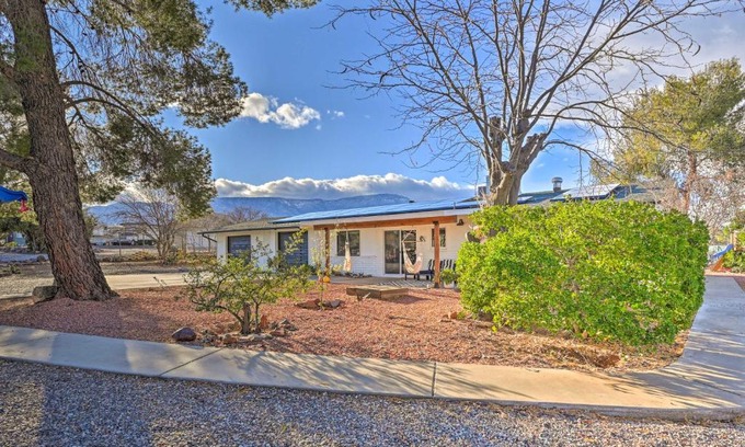Cottonwood-Verde Village House | Pet-Friendly Gem with Treehouse 20 Mi to Sedona