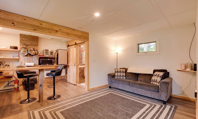 Hillsgrove Cottage | Pet-friendly Hillsgrove Cabin w/Community Perks!