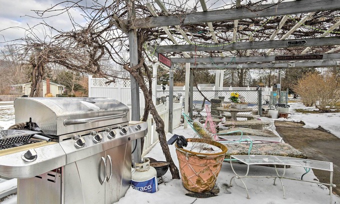Hopewell Junction Apartment | Pet-friendly Hopewell Junction Apt w/Grill!