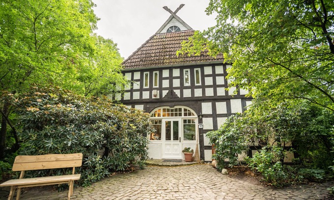 Oberneuland Apartment | Pet-friendly Holiday Apartment "Lieblingsplatz" with Shared Terrace, Garden & Wi-Fi