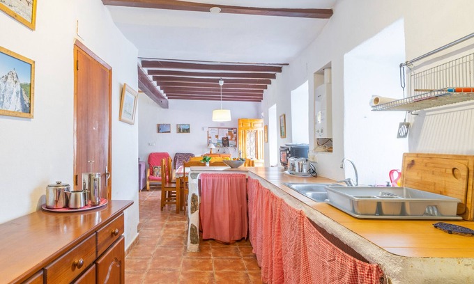 L'Abdet House | Pet-Friendly Holiday Home "Casa Aitana-Abdet - Val de Guadalest" with Mountain View, Terrace & Wi-Fi