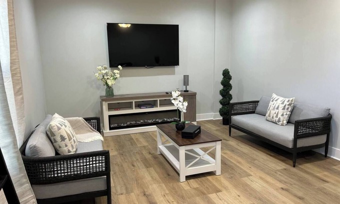 San Angelo House | Pet friendly Holiday by the Concho Red