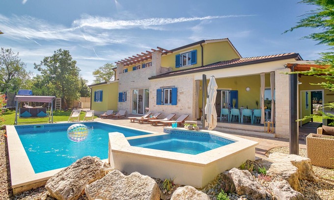 Muzini House | Pet friendly home in Naselje Muzini