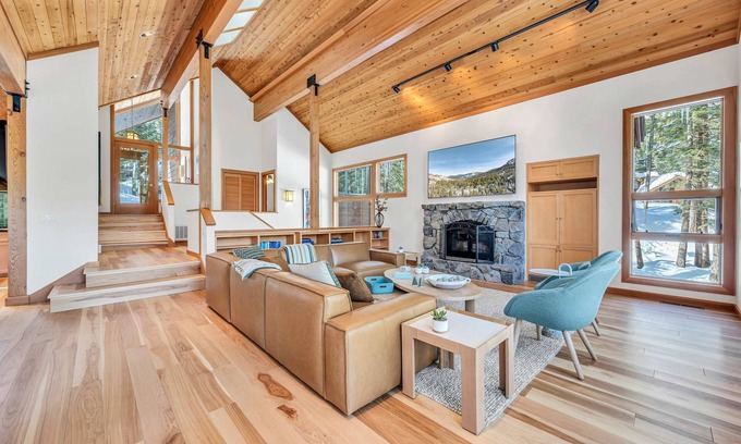 Alpine Meadows House | Pet-Friendly Home: Deck, 1 Mile to Alpine Meadows