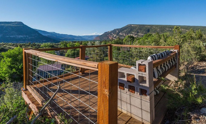 Durango House | Pet Friendly Home - 5 Minutes to DGO - AC/Hot Tub/Pool Table - Deck w/Views