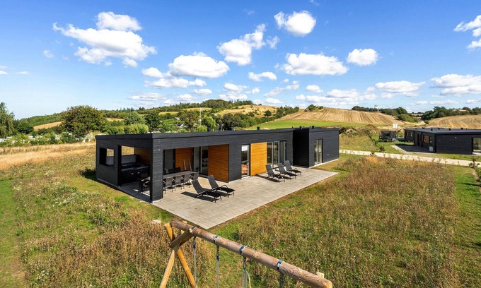 Hjarbæk House | Pet friendly home in Løgstrup with WiFi