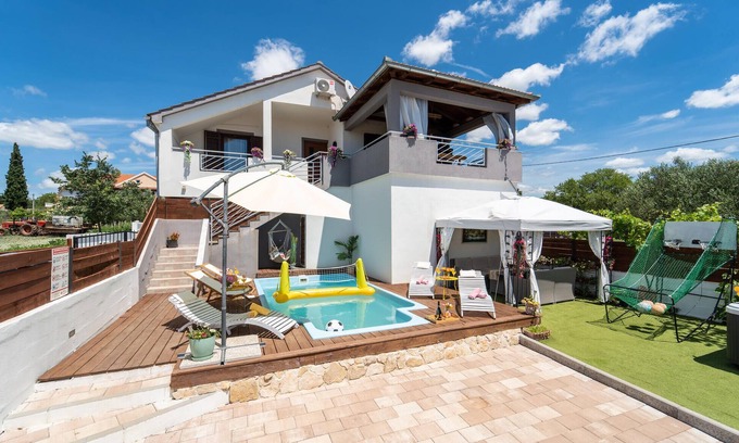 Tinj House | Pet friendly home in Tinj with jacuzzi
