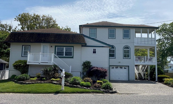 North Cape May House | Pet-friendly Home Just One Block From The Delaware Bay