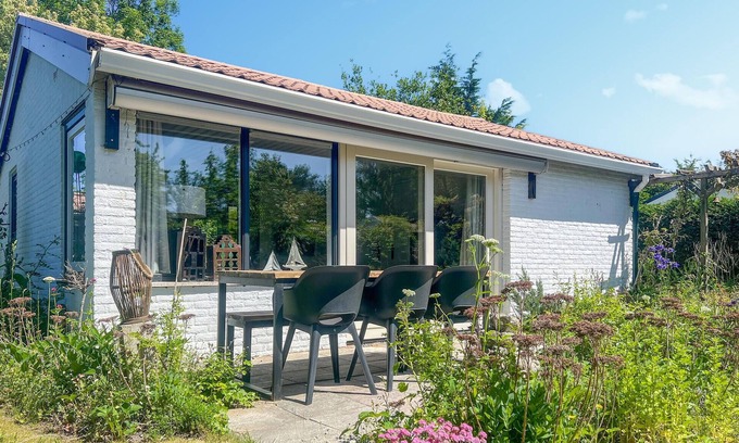 Scherpenisse House | Pet-friendly home in Scherpe nisse