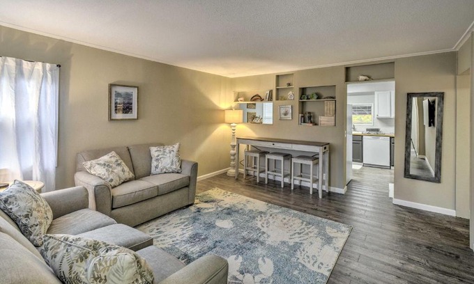 Aberdeen House | Pet-Friendly Hoquiam Cottage Near River Access!