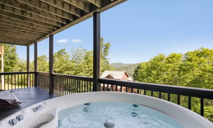Wolf Laurel Cabin | Pet Friendly, Hot Tub, Grill, WiFi, FireplacesnMountain Retreat