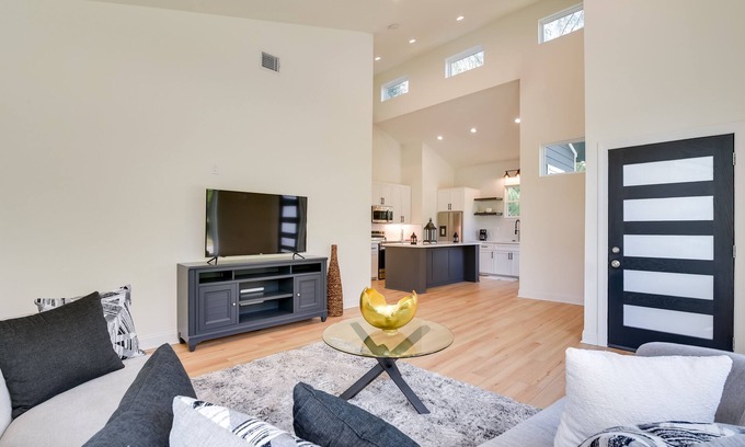 Northside House | Pet-Friendly Houston Home ~ 3 Mi to Downtown!