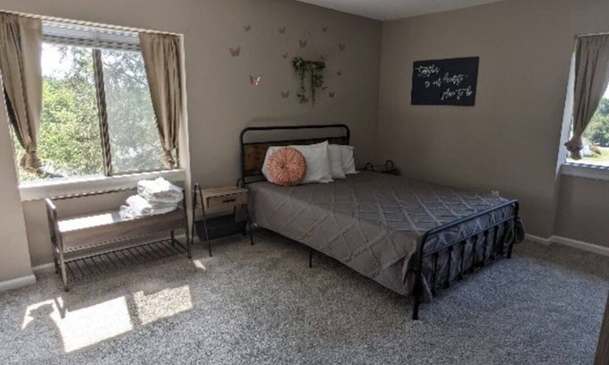 Rio Condo | Pet Friendly in Charlottesville! UVA Medical Trauma Center School Wineries Parks