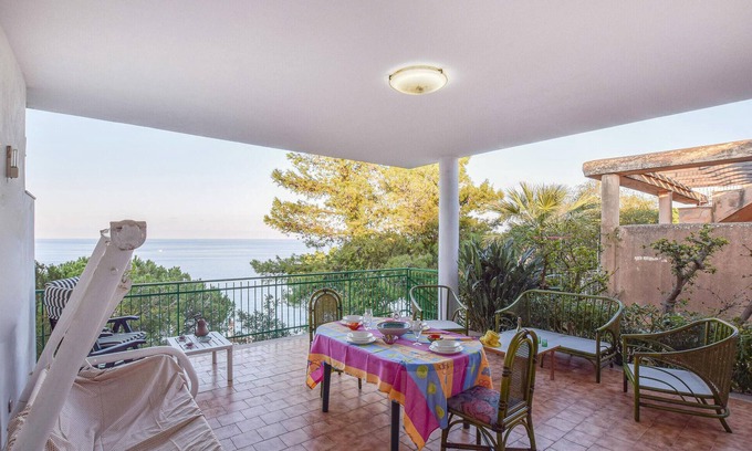 Torre Colonna-sperone House | Pet friendly home in Altavilla Milicia