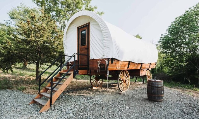 Penn Yan House | Pet Friendly Keuka Wagon
