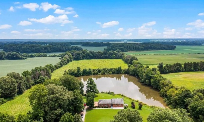 Dresden House | Pet Friendly Lake House with King Master Suite