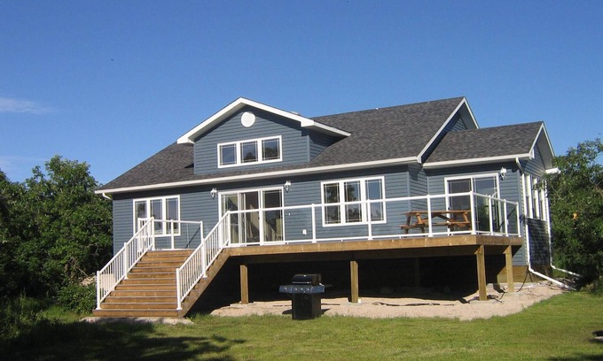 Manitoba House | Pet Friendly! Lakefront Steep Rock Cottage - Sleeps 7