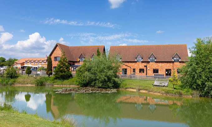 Bedford Cottage | Pet friendly lakeside cottage with private hot tub, onsite golf course & cafe