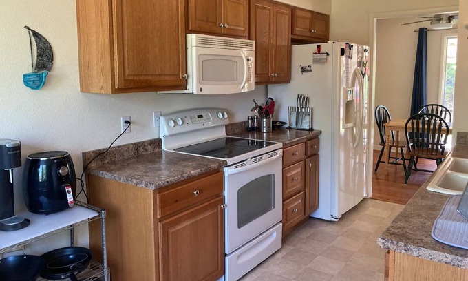 Lakewood House | Pet friendly, lots of light in 3 bedroom w/ fenced yard