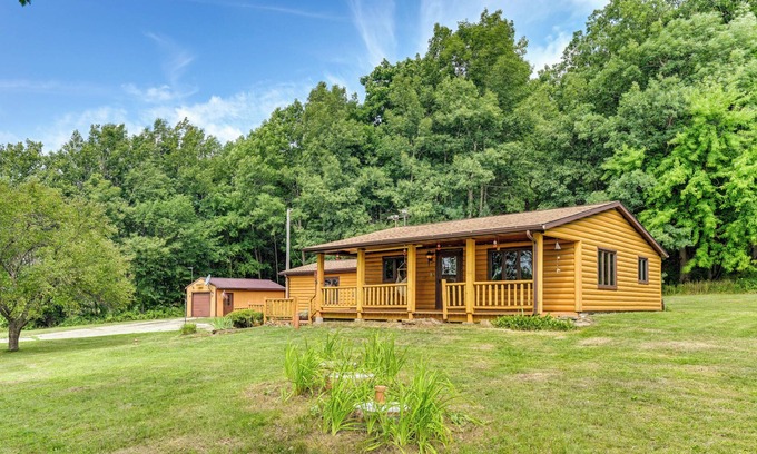 Lyndon Station Cabin | Pet-Friendly Lyndon Station Cabin - Hike & Fish!