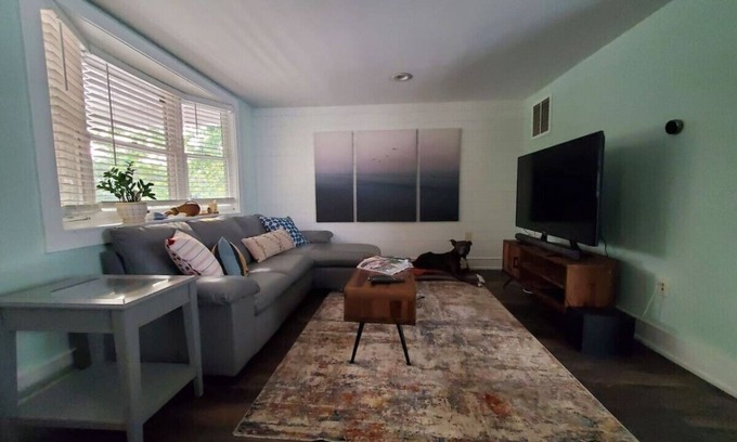 Rio Grande House | Pet friendly minutes to beach!