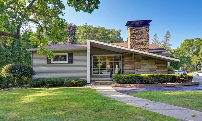 Owosso House | Pet-Friendly Michigan Escape w/Patio & Gas Grill!