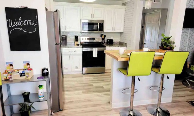 Oakford Park Apartment | Pet friendly! Mins to airport, downtown, sports