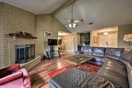 Missouri City House | Pet-Friendly Missouri City Home with Fenced-In Yard!