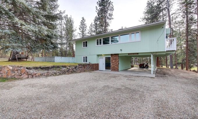 Stevensville House | Pet-Friendly Montana Abode w/Balcony & Fireplace!