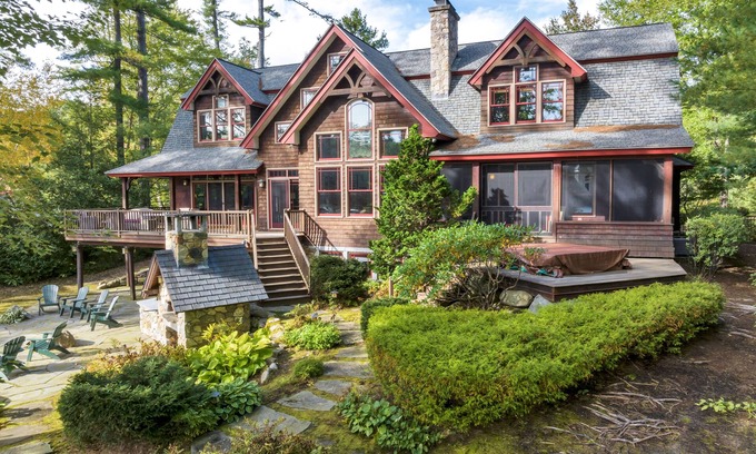 Moultonborough House | Pet Friendly Moose Lodge on Lake Winnipesaukee Sleeps 14