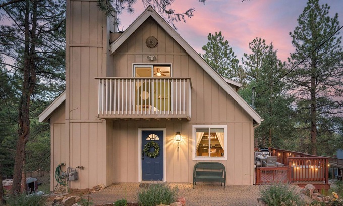 Bailey Cabin | Pet Friendly Mountain Getaway w/Hot Tub & Game room