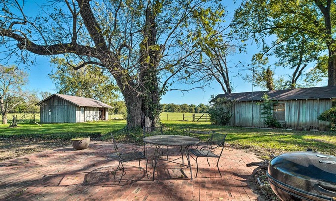 Navasota House | Pet-Friendly Navasota Ranch House w/ Arcade!