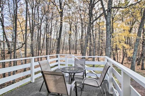 New Auburn Apartment | Pet-Friendly New Auburn Apt with On-Site Lake!