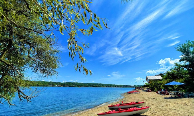 Penetanguishene House | Pet-Friendly Nostigic Cabin with access to private lakefront