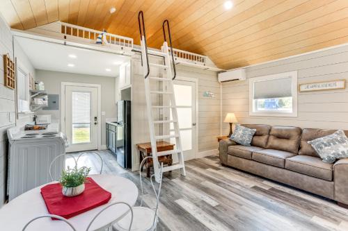 Dogwood Park Apartment | Pet Friendly! Norfork Lake Getaway with Fire Pit