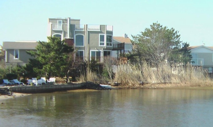 North Beach House | Pet Friendly. Ocean and Bay Views. Wi/Fi. Rooftop Deck. Beach Badges.