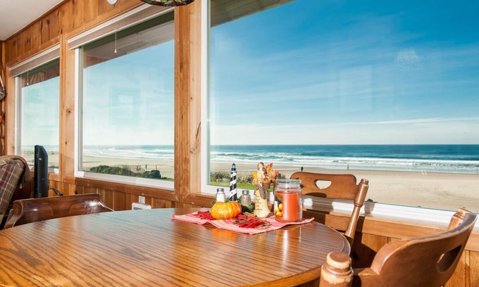 Roads End House | Pet friendly oceanfront home w/direct beach access in Lincoln City's Roads End!