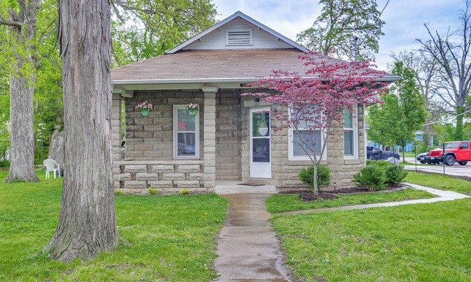 Pacific House | Pet-Friendly Pacific Cottage Near Purina Farms!