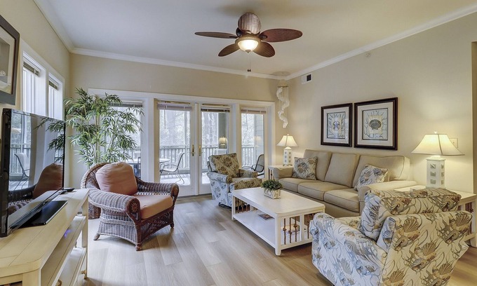 Palmetto Dunes Condo | Pet friendly Palmetto Dunes villa on the first floor- short walk to the beach