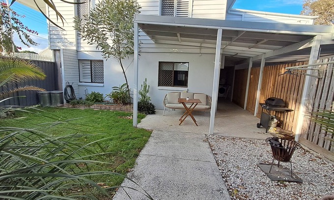 Clontarf Apartment | Pet Friendly Peninsula