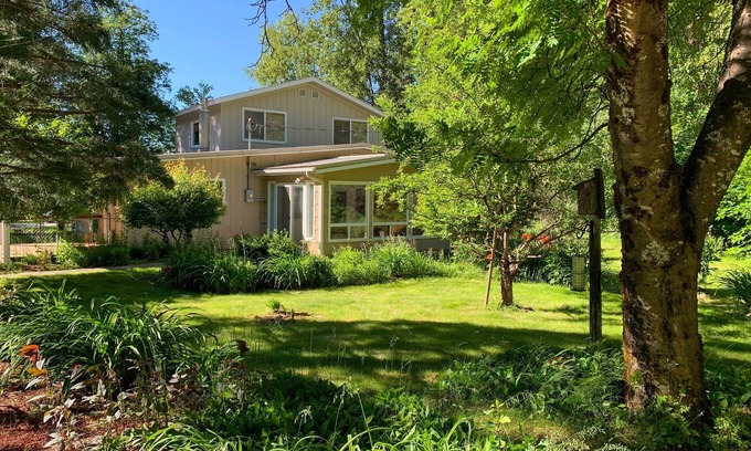 Shoshone County House | Pet-Friendly Pinehurst Home: Hike, Bike & Ski!