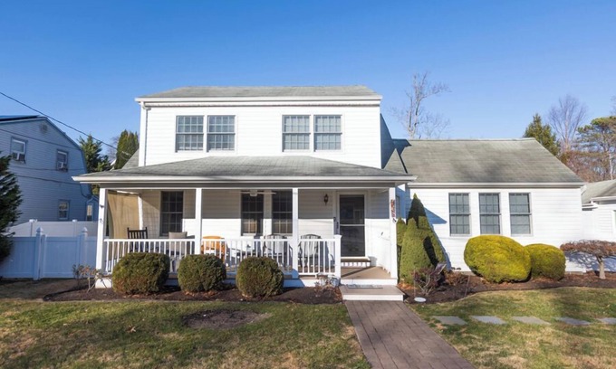 Town Bank House | Pet-Friendly - Pool - Shuffleboard - Foosball - XBox - The perfect Cape May retreat for your whole family!