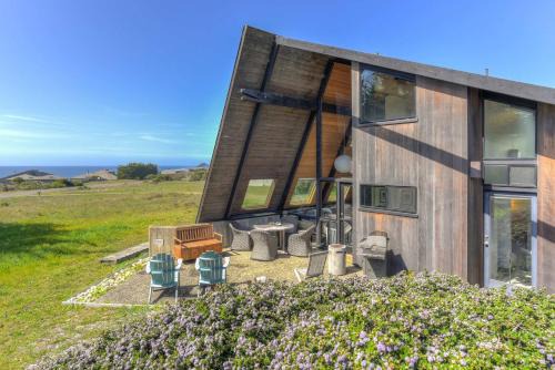 Sea Ranch House | Pet Friendly & Private Hot Tub